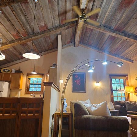 Chanticleer Cabins スタージョンベイ エクステリア 写真